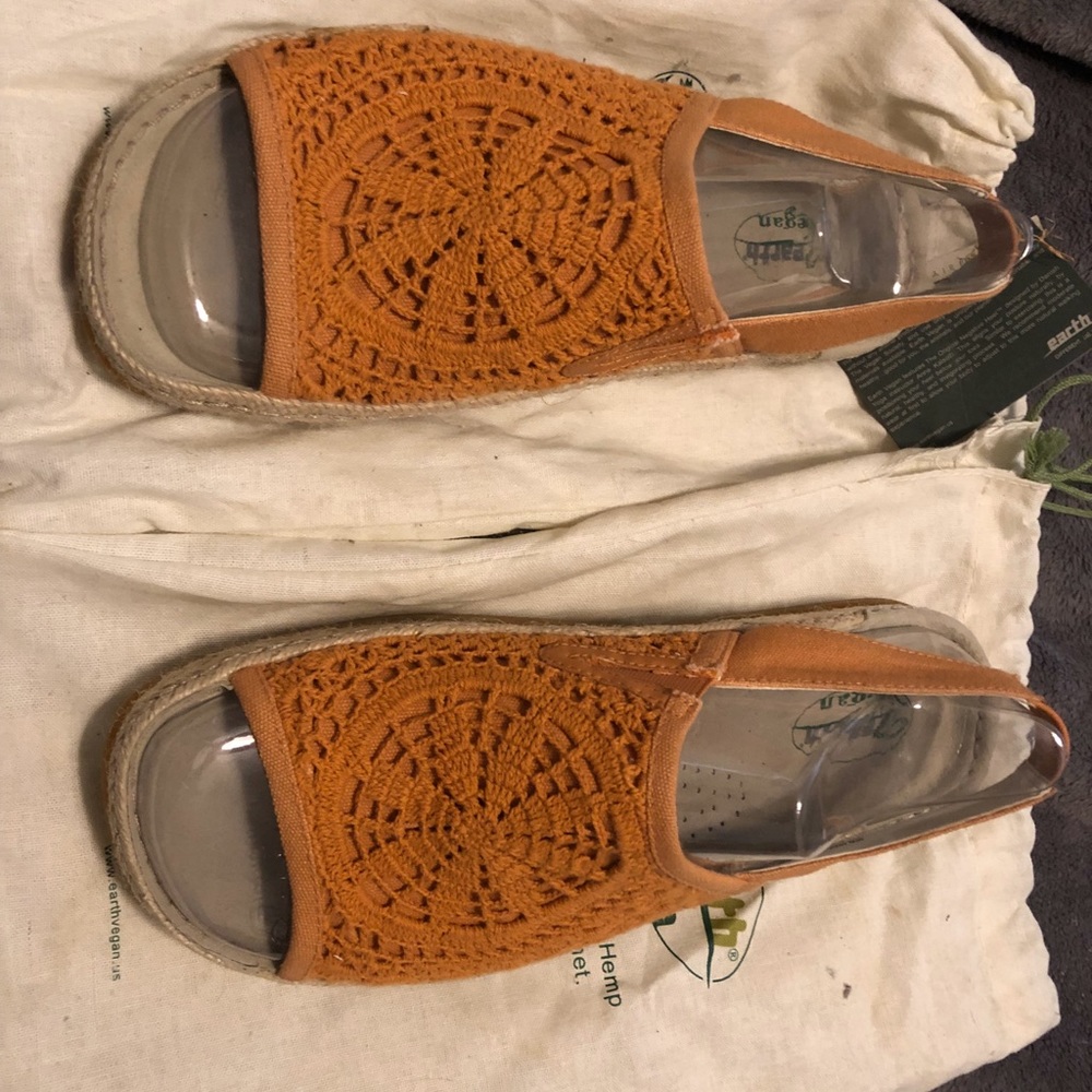 NWT Orange Earth Vegan brand sandals